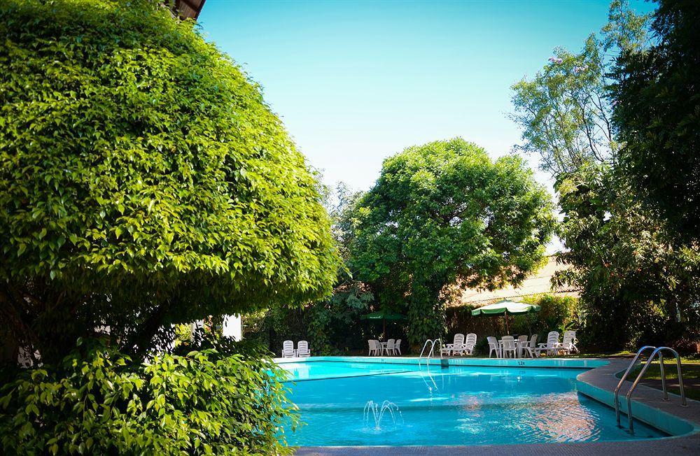 קנדי Hotel Hilltop מראה חיצוני תמונה