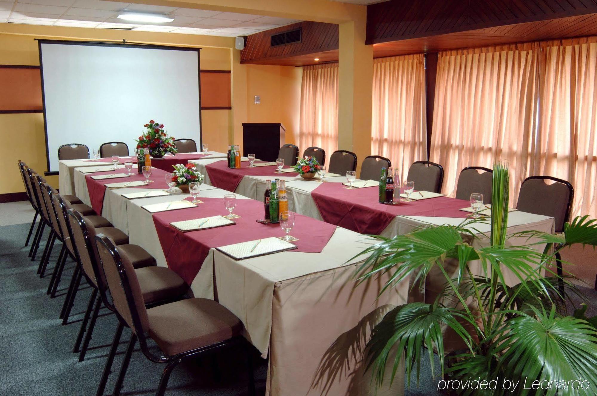 קנדי Hotel Hilltop מתקנים תמונה