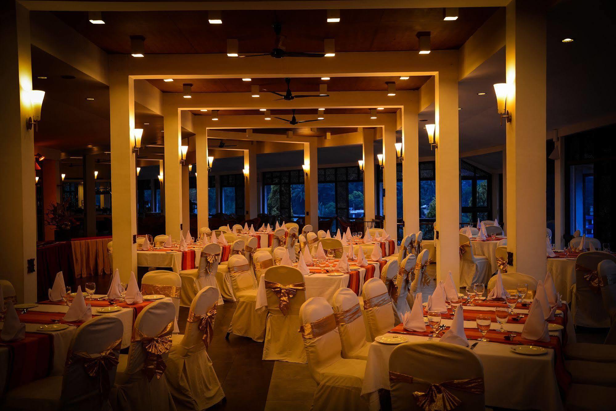 קנדי Hotel Hilltop מראה חיצוני תמונה