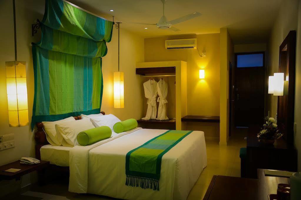 קנדי Hotel Hilltop מראה חיצוני תמונה