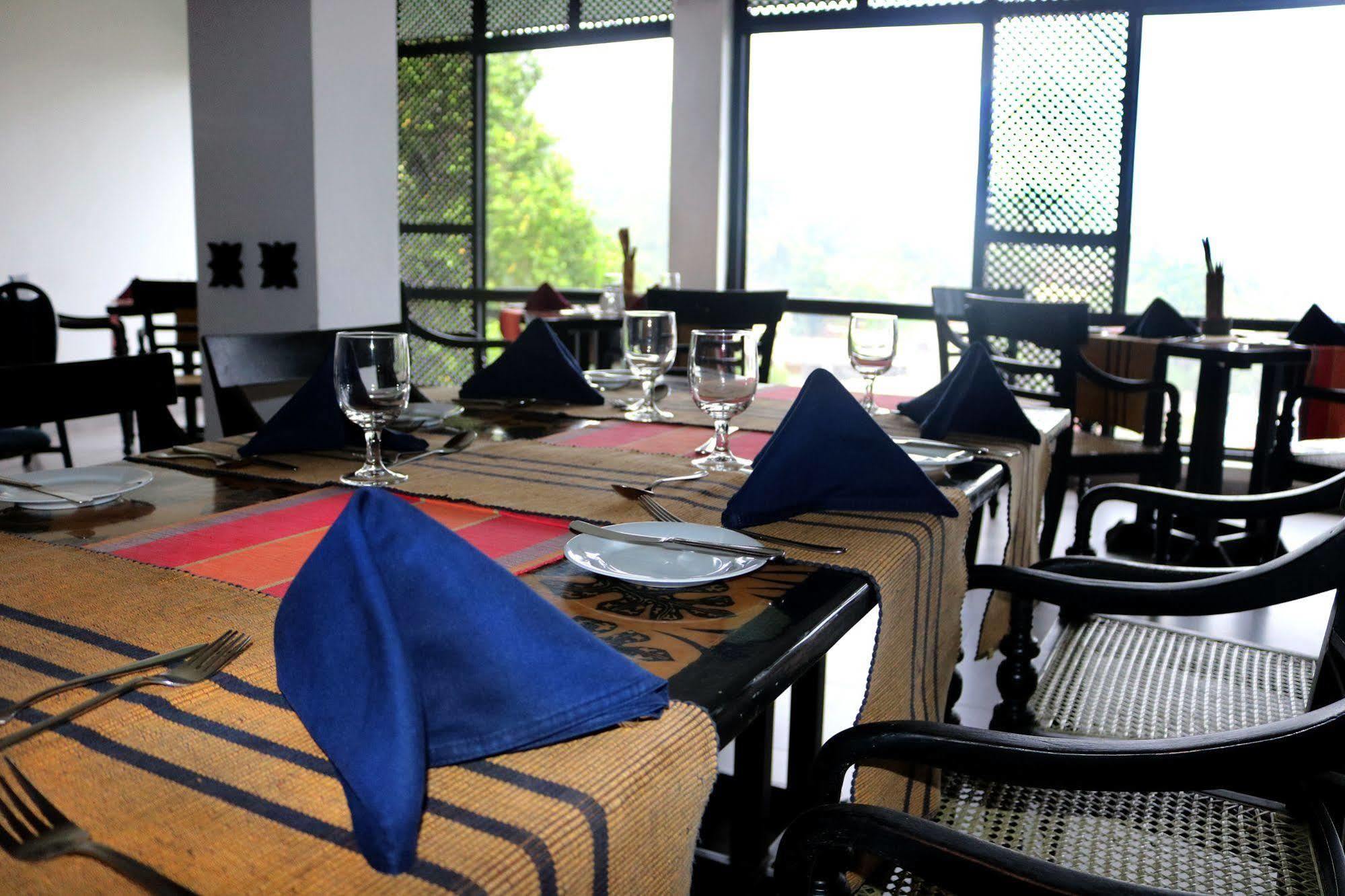 קנדי Hotel Hilltop מראה חיצוני תמונה