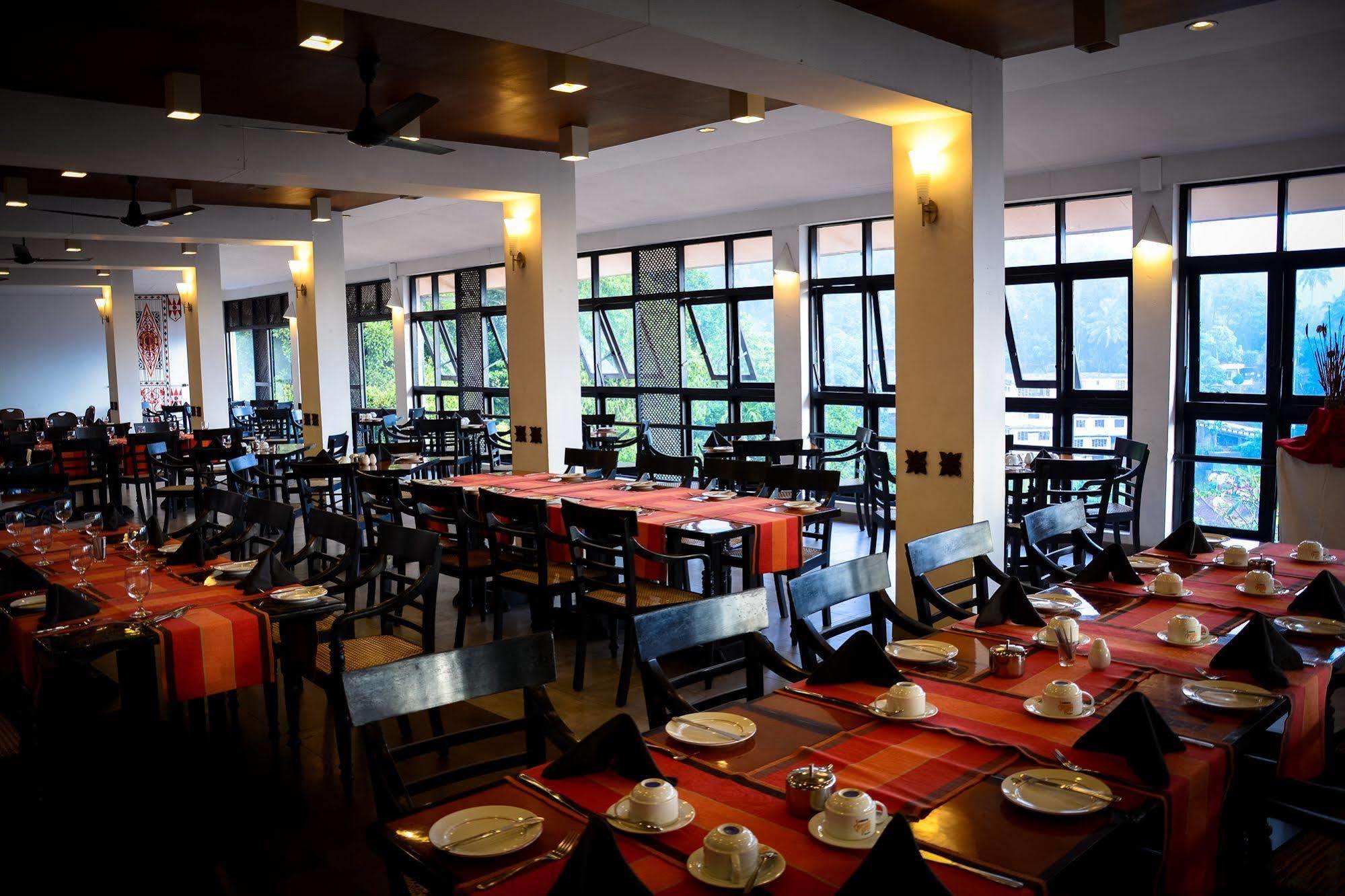 קנדי Hotel Hilltop מראה חיצוני תמונה