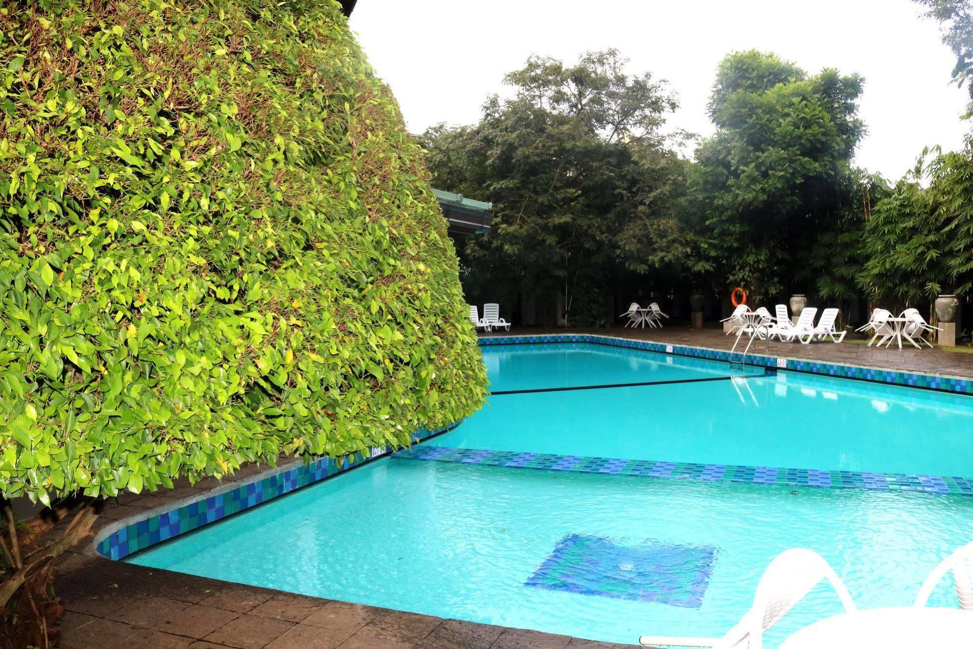 קנדי Hotel Hilltop מראה חיצוני תמונה