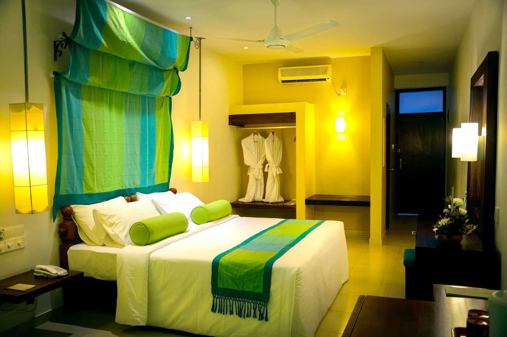 קנדי Hotel Hilltop מראה חיצוני תמונה