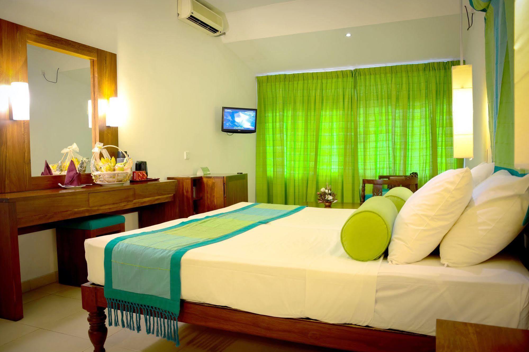 קנדי Hotel Hilltop מראה חיצוני תמונה