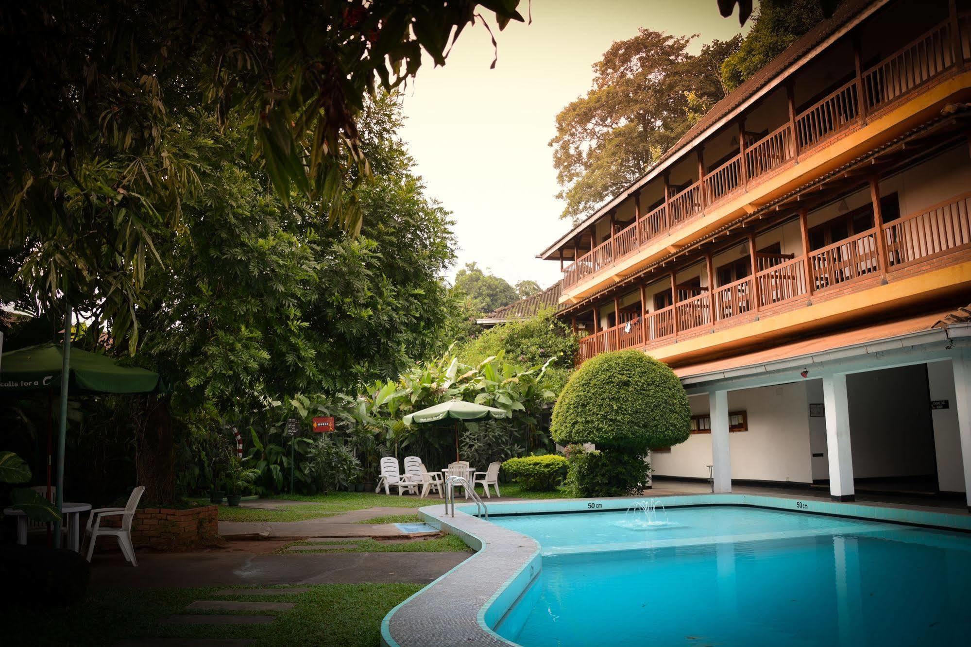 קנדי Hotel Hilltop מראה חיצוני תמונה