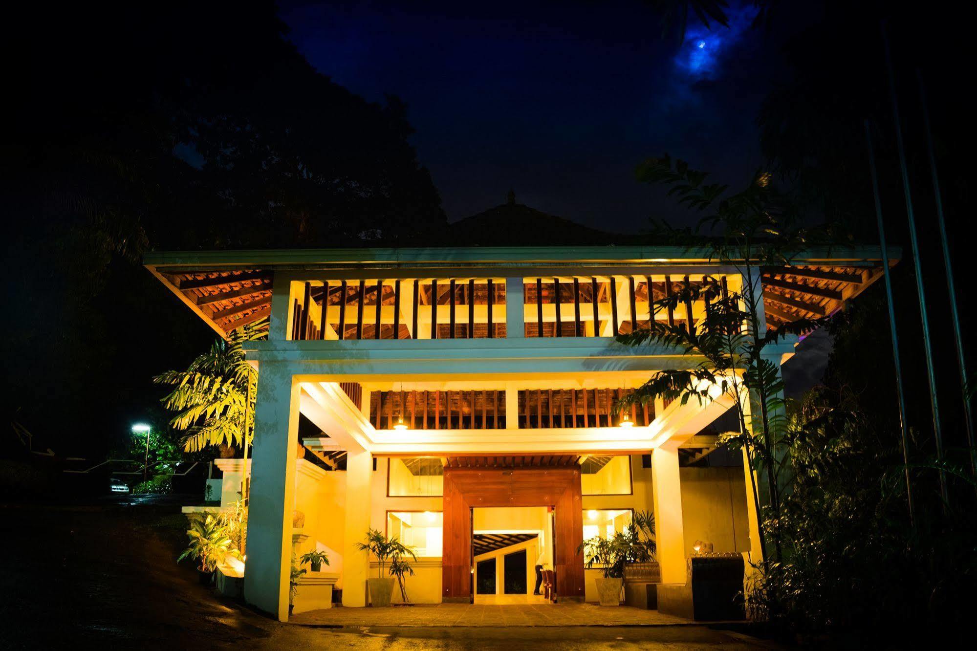 קנדי Hotel Hilltop מראה חיצוני תמונה