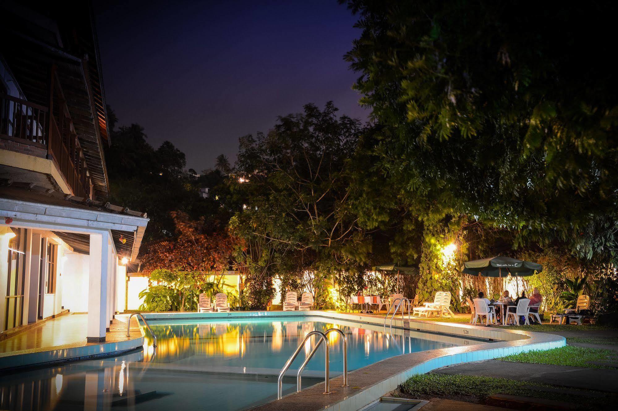 קנדי Hotel Hilltop מראה חיצוני תמונה