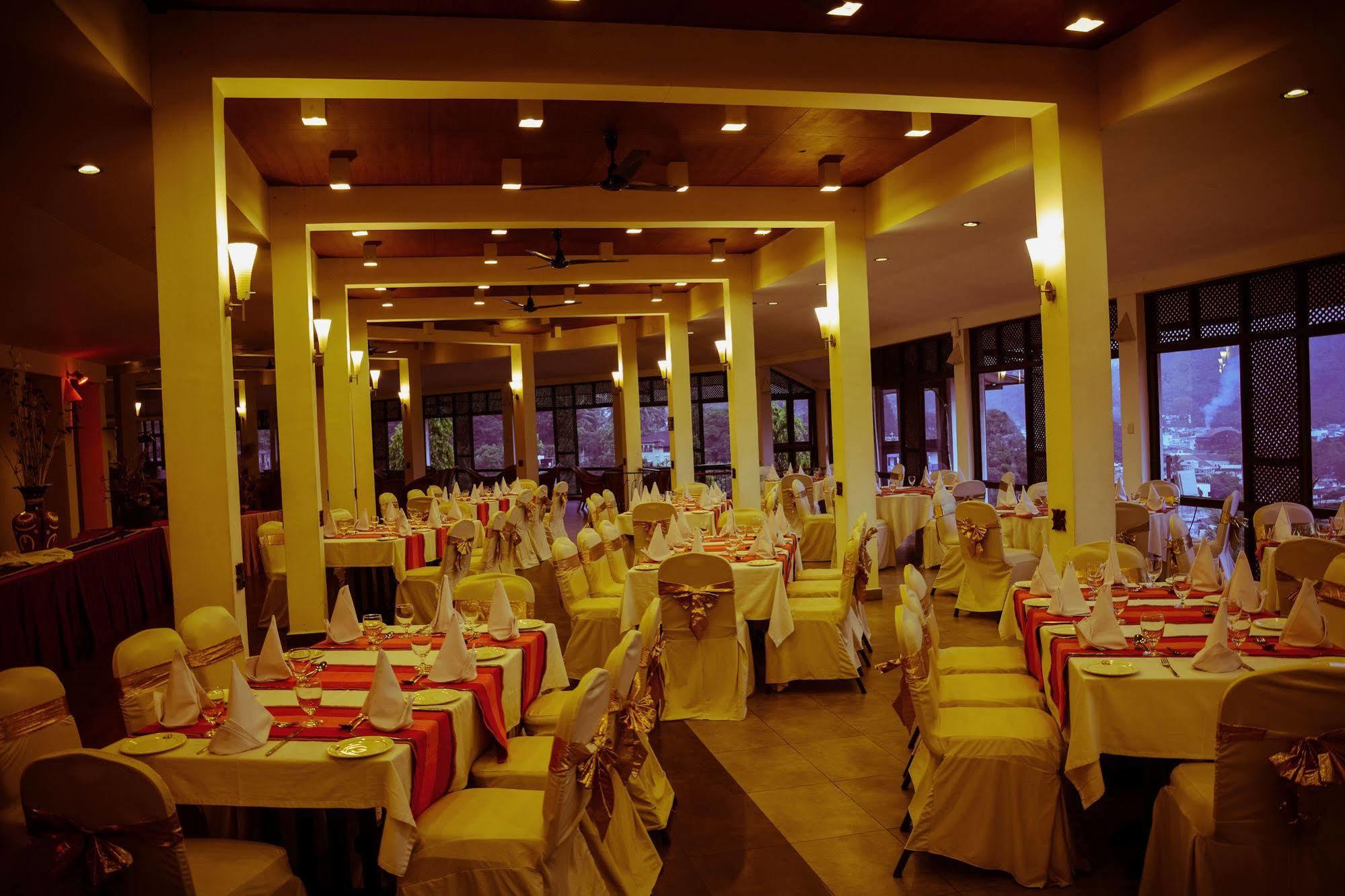 קנדי Hotel Hilltop מראה חיצוני תמונה